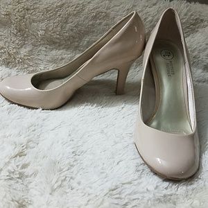 Nude heels / Mootsies Tootsies size 8.5